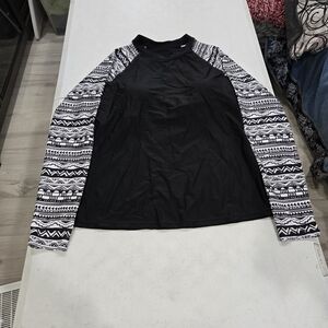 Chic Black and White Patterned Long Sleeve Top